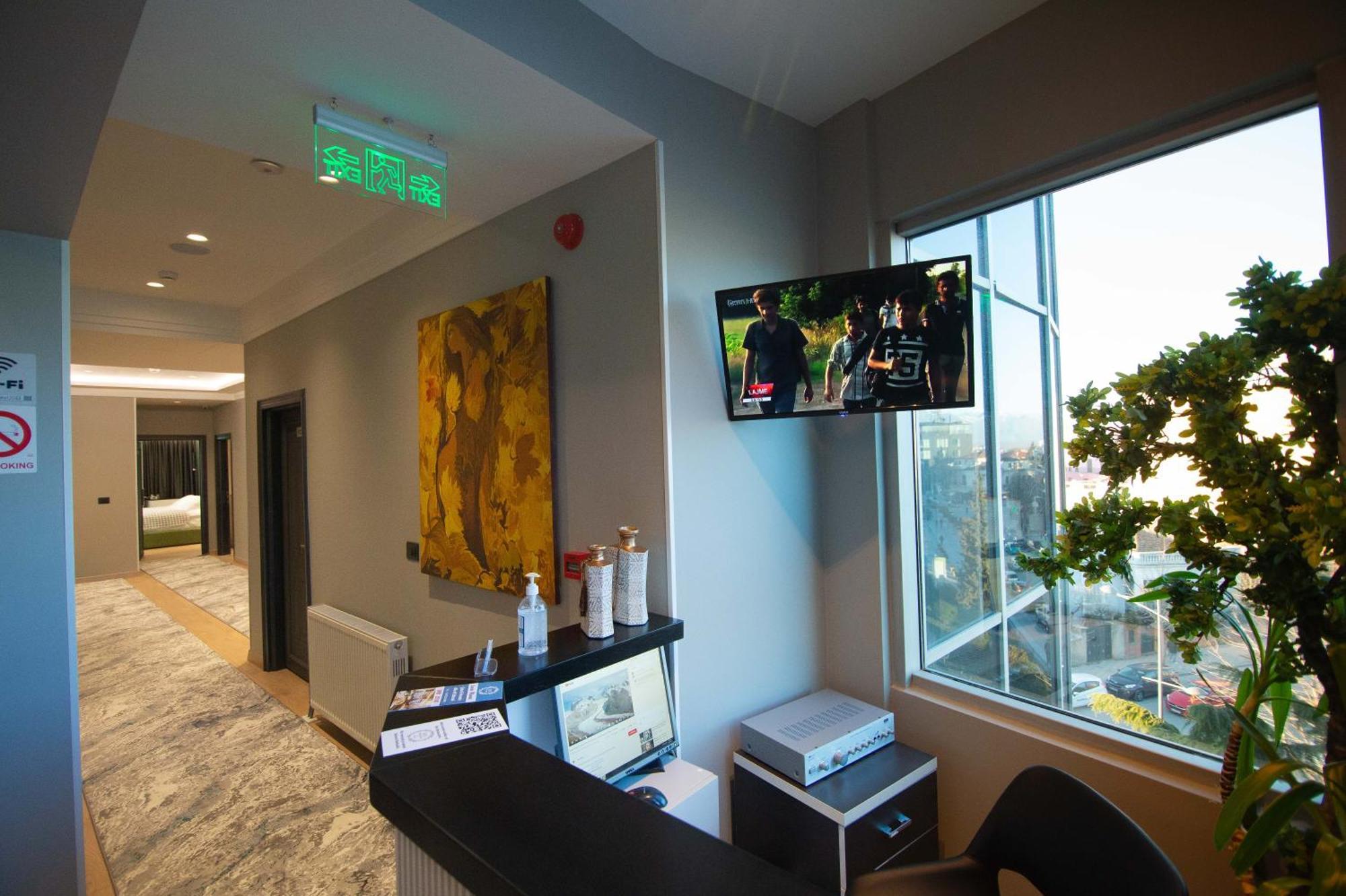 Sky View Hotel 科尔察 外观 照片
