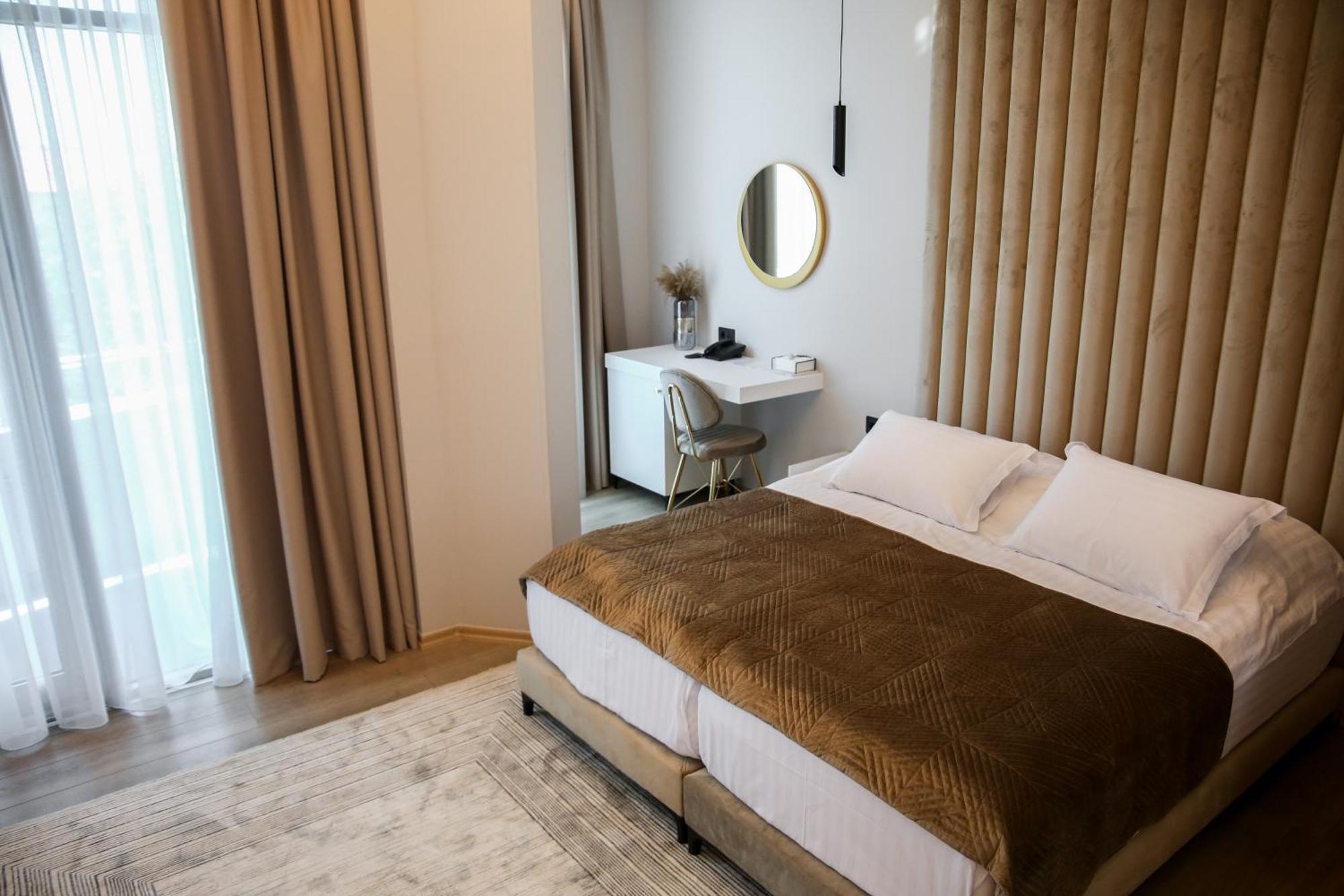 Sky View Hotel 科尔察 外观 照片